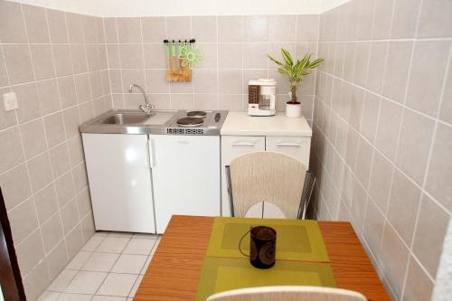 Kuchyň nebo kuchyňský kout v ubytování Apartment for 2 P.