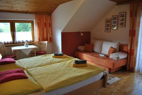 Postel nebo postele na pokoji v ubytování Gästehaus Eßl