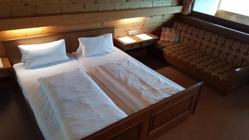 Ένα ή περισσότερα κρεβάτια σε δωμάτιο στο Gasthof Hotel IFENBLICK