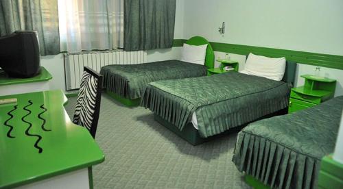 מיטה או מיטות בחדר ב-Hotel Centro Biznis 92