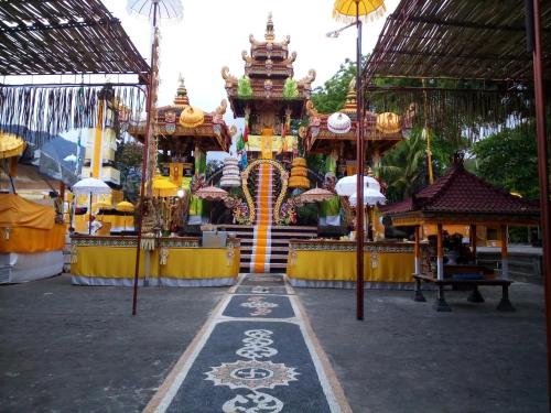 a temple with a large structure in the middle at Krisna Homestay in Pemuteran