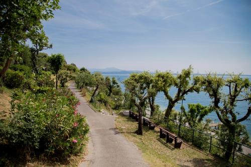 Paesaggio naturale nelle vicinanze del campeggio