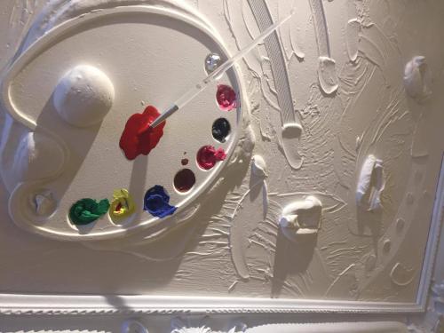 a close up of a clock on a cake at Il Salice in Civitella del Tronto