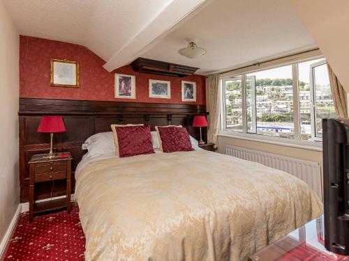 Gallery image of Dolphin Guest House in Looe