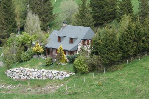 Κήπος έξω από το Farmhouse with mountain view