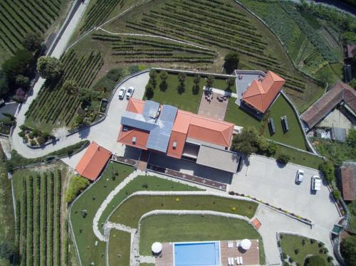 an aerial view of a house with a yard at Hotel Rural Quinta das Quintães in Penafiel