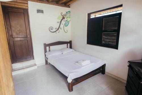 Cama o camas de una habitación en La Tortuga Hostel