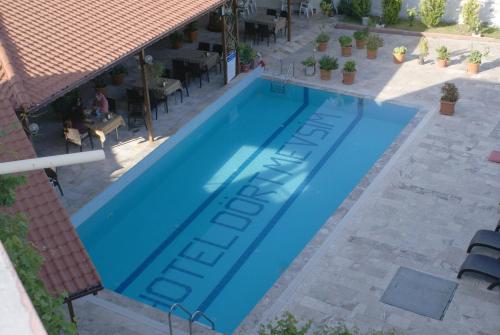 an overhead view of a large blue swimming pool at Hotel Dort Mevsim in Pamukkale