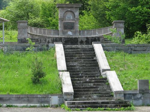 a set of stairs in a field with grass at Geologist's House in Garrgarr