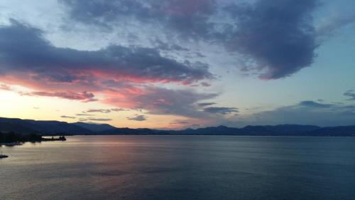 a sunset over a large body of water at Linamare Eolos in Kivérion