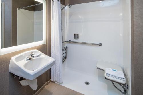 Holiday Inn Express & Suites Santa Clara, an IHG Hotel Image