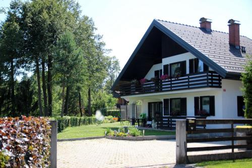 Lake House Apartment