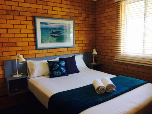 Katil atau katil-katil dalam bilik di Bosuns Inn Motel