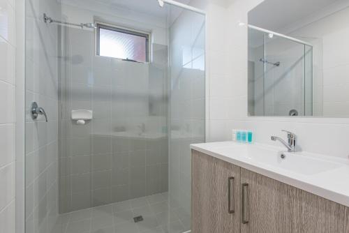 Ένα μπάνιο στο Jurien Bay Motel Apartments