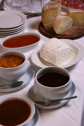 a table with bowls and plates of soup and cheese at Agriturismo Il Cavallino Saturnia in Semproniano