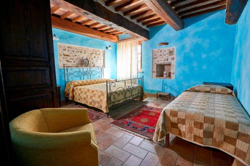 A bed or beds in a room at Agriturismo Il Molino Antico - 5 Girasoli