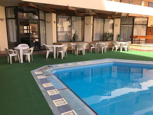 Bazén v ubytování Gaddis Hotel, Suites and Apartments nebo v jeho okolí