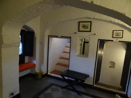 a hallway with a black bench in a room at Labboo'z Café and Lodge in Maheshwar