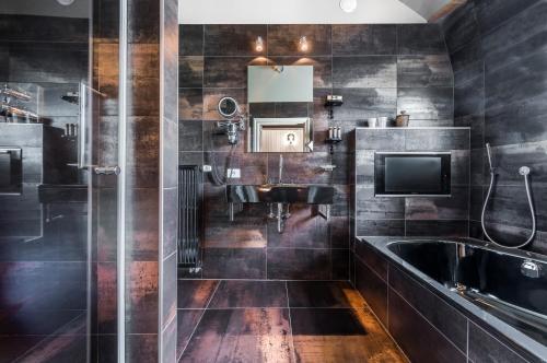 a bathroom with a sink and a shower at Main Street Hotel in Ypres