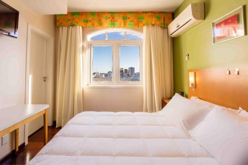 Ένα ή περισσότερα κρεβάτια σε δωμάτιο στο San Silvestre Hotel