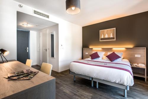 Ένα ή περισσότερα κρεβάτια σε δωμάτιο στο Hotel du Grand Parc