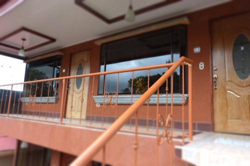 a balcony of a train with windows and a railing at Hotel Torre Fuerte in Venecia