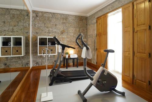 a gym with two exercise bikes in a room at Casa da Torre in Pico