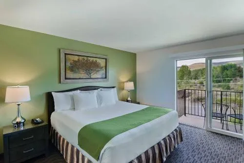 Oxford Suites Yakima in Yakima