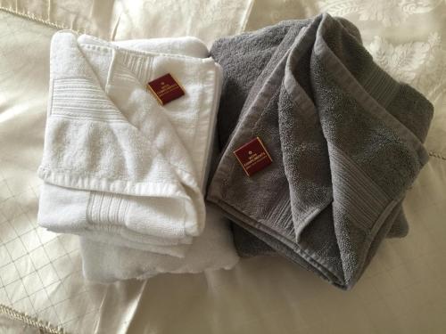 a couple of towels sitting on top of a bed at Dolphin Guest House in Looe