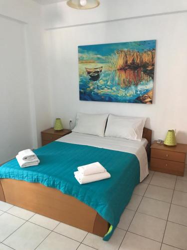 Posteľ alebo postele v izbe v ubytovaní Vrisi Apartments & Villa