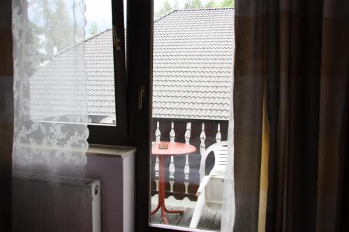 Rõdu või terrass majutusasutuses Hotel Zum goldenen Stern