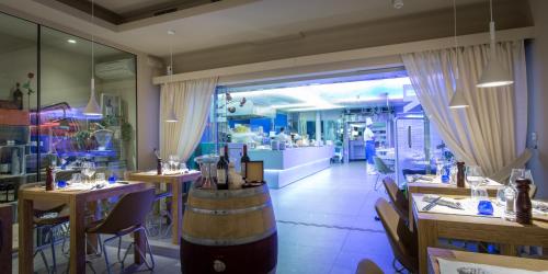 Un restaurante u otro lugar para comer en San Ranieri Hotel