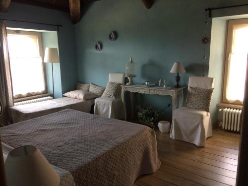 a bedroom with a bed and a table and chairs at La Carosera in Castellengo