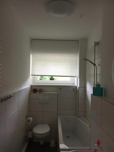 Ванная комната в Ferienwohnung In Erfurt mit kleinem Balkon, 2 Schlafzimmer