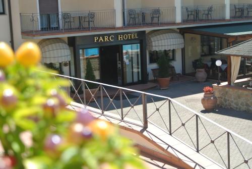 a building with a balcony and a hotel at Parc Hotel in Poppi