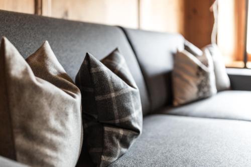 a couch with two pillows on it at Meisser Hotel "superior" in Guarda