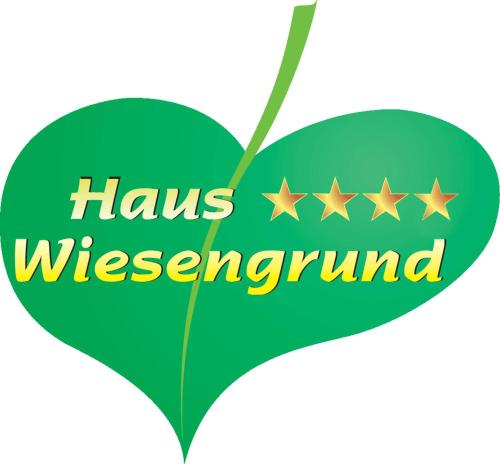 a green heart with stars and the words hauswerkwind at Hotel Haus Wiesengrund in Hallenberg
