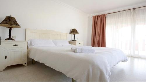 Postel nebo postele na pokoji v ubytování Villa 9 La Alzambra-Puerto Banus