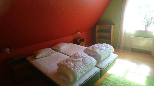 Postel nebo postele na pokoji v ubytování Torp Källtorp B&B