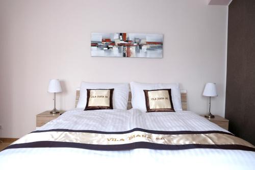 Ένα ή περισσότερα κρεβάτια σε δωμάτιο στο Diana Apartments Karlovy Vary