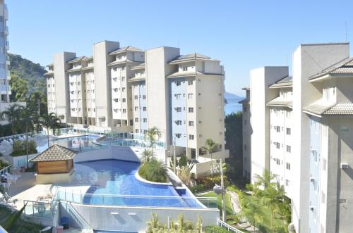 The swimming pool at or close to Apartamento Porto Real