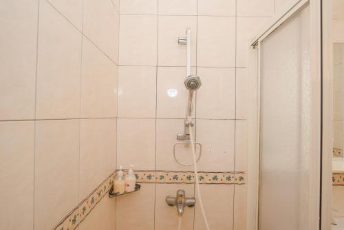 a shower in a bathroom with a shower head at Long Hong in Magong