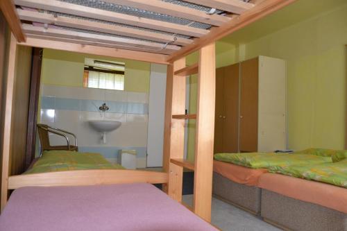 Ένα ή περισσότερα κρεβάτια σε δωμάτιο στο Hostel Fortuna