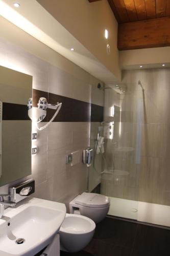 a bathroom with a sink and a toilet and a shower at Suites & Apartments Liola' in Castrocielo