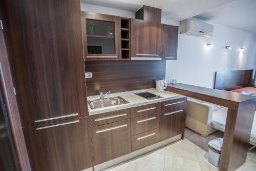 Dapur atau dapur kecil di Marina City ApartHotel