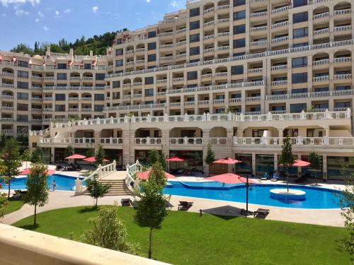 Πισίνα στο ή κοντά στο PSB Apartments in South Bay Varna