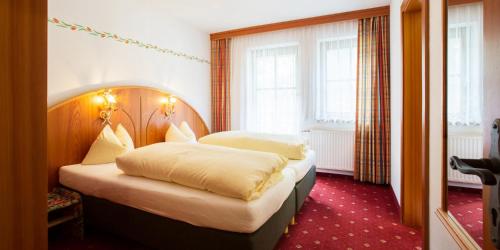 a hotel room with two beds in a room at Lärchenheim in Neustift im Stubaital