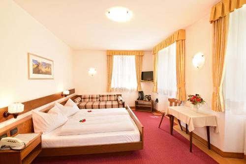 Gallery image of River Hotel Post in Chienes