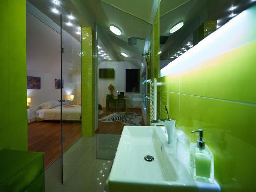 Imagen de la galería de Villa Maranata-5 stars-pool-spa-gym-free parking-privacy, en Jesenice