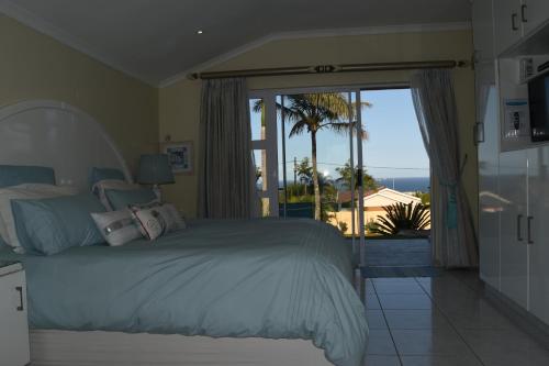 Кровать или кровати в номере King Palm Self-Catering Suite
